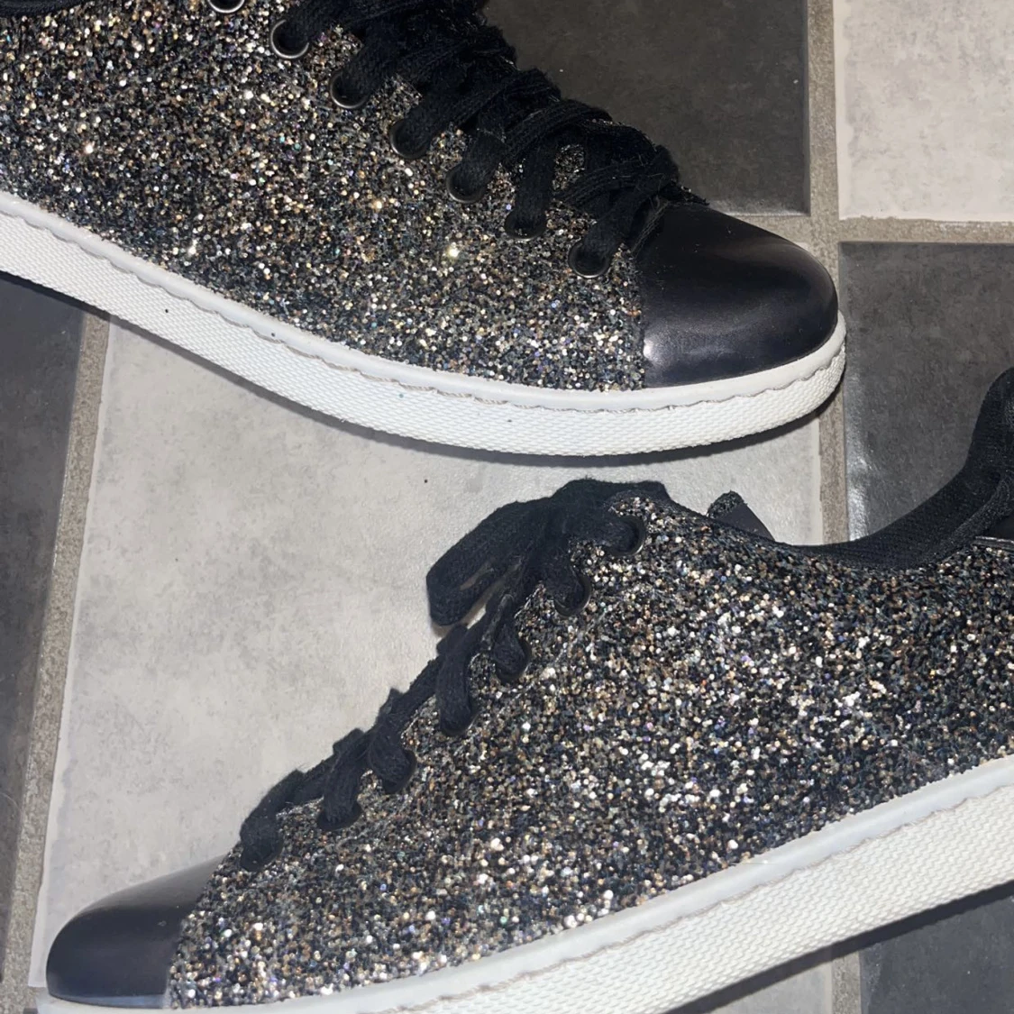 Glittriga sneakers