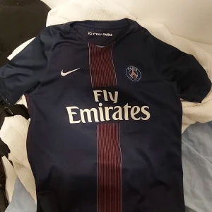 Psg tröja - Psg tröja storlek xs för vuxen eller xl för junior