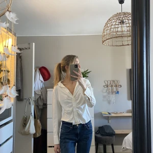 Tröja  - Så fin och skön skjorta från zara med fina detaljer 