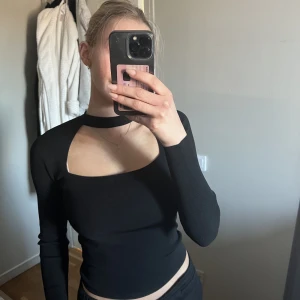 Zara topp - En fin topp från zara som knappt är använd i storlek S. 