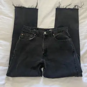 Sjukt snygga Levis jeans 505 i den perfekta svart/gråa tvätten. Knappt använda