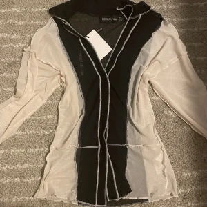 Mesh topp från prettylittlething - Super fint att ha med ett linne under, kommer tyvärr bara inte till användning! Gratis frakt 💓