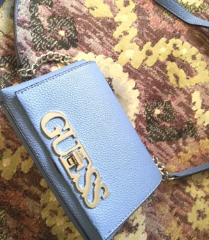 Fin väska Guess  - Fin väska Guess 