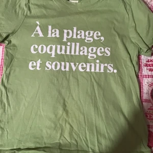 söt topp - frakt: 45kr (95kr totalt)  knappt använd. ger pinterest vibes! 