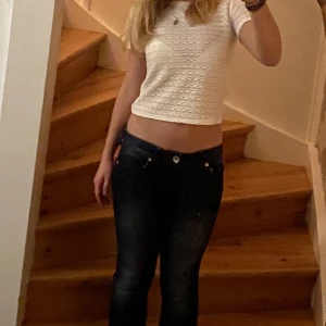 Zara t-shirt - Väldigt fin zara t shirt som är köpt i vintras❤️❤️❤️ Använd en gång och är i jättebra skick❤️