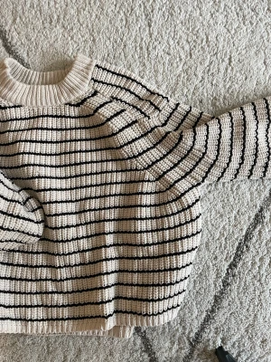 Stickad tröja Gina tricot - Storlek S