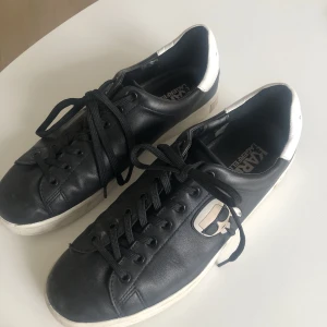 Sneakers - Svarta Karl Lagerfeld sneakers