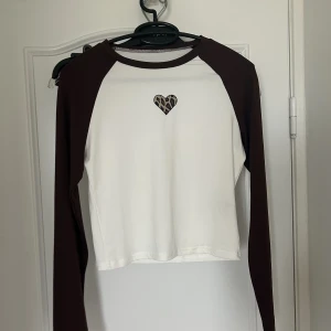 Långärmad tröja  - Brun långärmad tröja med leopard hjärta ❤️🐆
