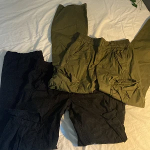 Cargobyxor - 2 stycken cargobyxor från H&M båda för 250kr ❤️Knappt använda i storlek 32❤️