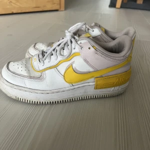 Nike skor  - Välanvända nikeskor i storlek 39❤️ 