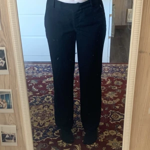 bootcut kostymbyxor - så fina lite utsvängda bootcut byxor jag är 166cm för referans och dom sitter något kort på mig