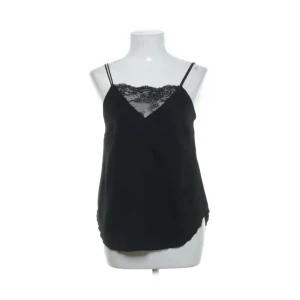 Linne  - Svart linne som är för litet, köpt på sellpy. 