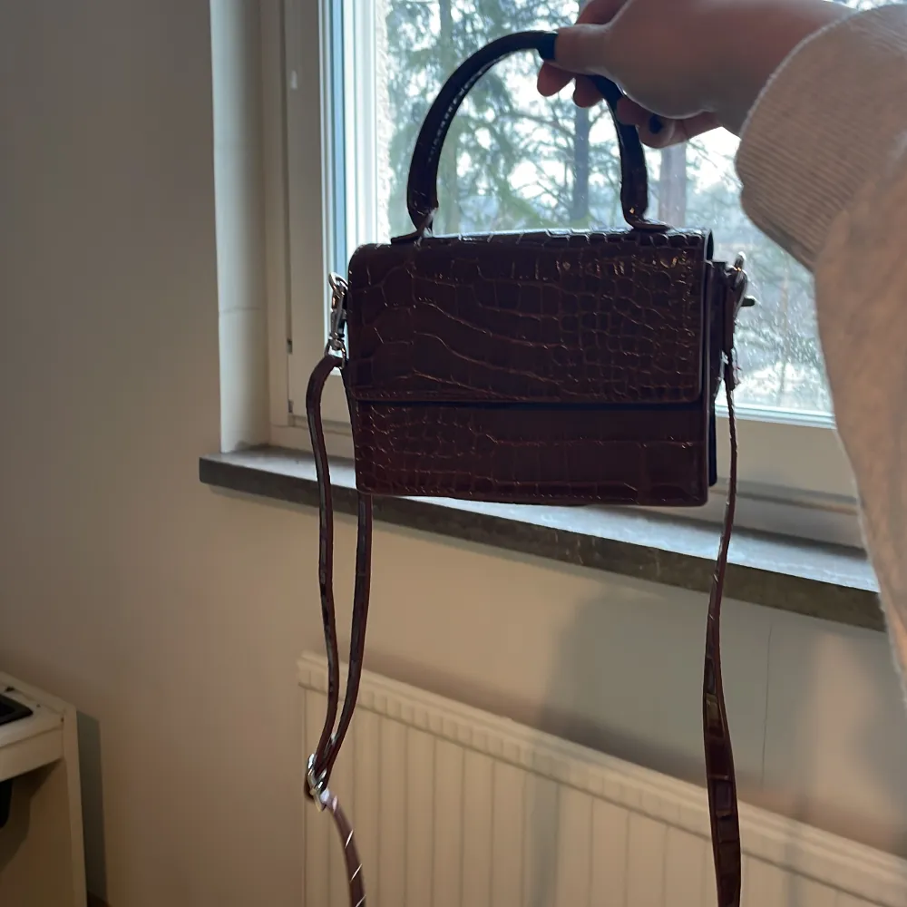 Monki bag! Bought it for 200 SEK and wore it maybe two times. . Laukut & Käsilaukut.