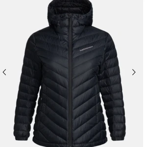 Peak performance  - Hej! Jag säljer nu men peak då jag vuxit ur den, den är hel å ren å säljer så jag kan köpa en större, skriv gärna vid funderingar eller egna bilder! Kram❤️