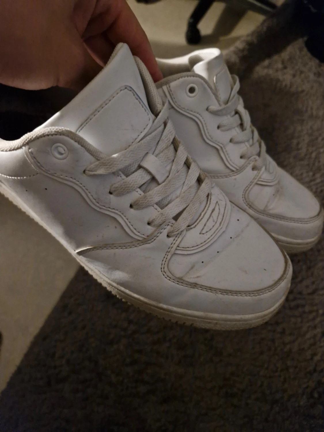 Vita låga sneakers i skinn