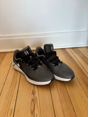 Nike Infinity svart/grå Golf skor  - Ett par nya Nike golf skor! Använda 1-2 ggr. 