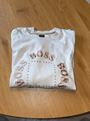 Hugo boss tröja Vit - Äkta Vit hugo boss tröja med mönster. 