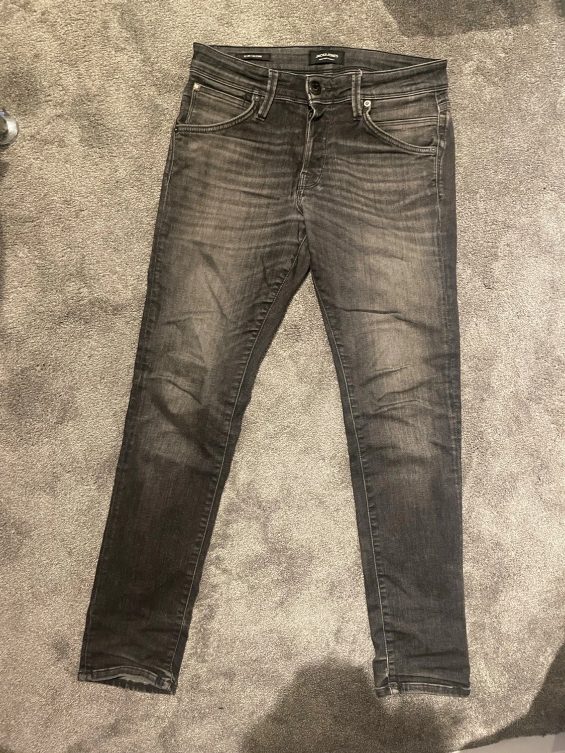 Svart fadade jackjones slimjeans