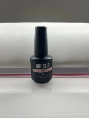 Primer från Nailster - Säljer primer från Nailster, nästan full och använd få gånger. Ordinarie pris är 189kr.
