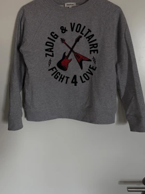 Tröja Zadig & Voltaire - Snygg tröja från Zadig & Voltaire med tryck. Mycket bra skick! 