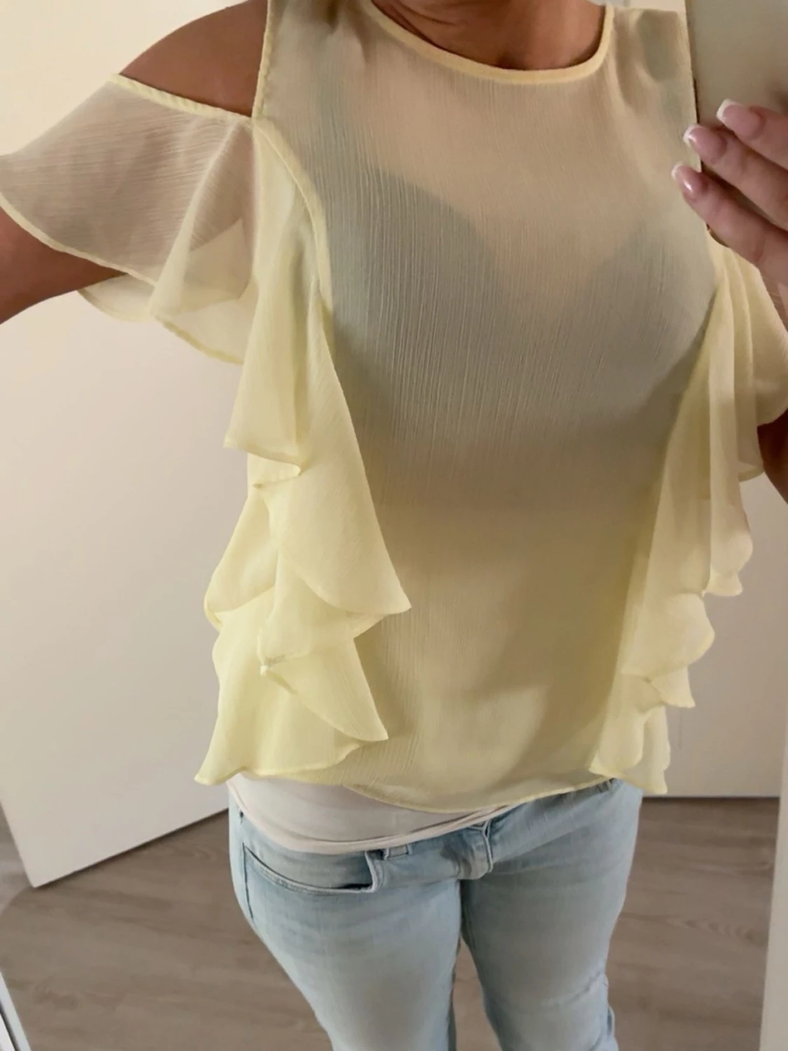 Gul volangblus of shoulder - 1