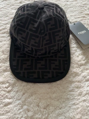 Svart Fendi keps - Helt ny Fendi keps, storlek one size