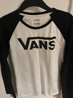 Vans tröja - Storlek S mycket bra skick. Endast använd 1-3 gånger. Unisex 