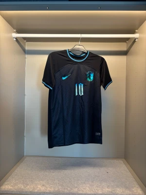Brasilien emerald nights - 👕Storlek:S Namn: Neymar jr #10 Special edetion 📦Fraktar samma eller nästa dag. 💬 SKRIV OM NI HAR FRÅGOR!