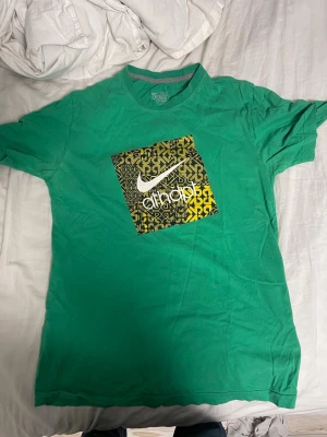 Nike t-shirt  - Nike t-shirt, fin tröja st M