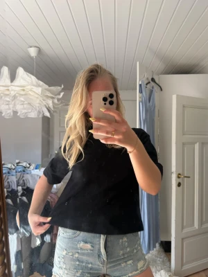 Jeansshorts  - Säljer ett par ljusblå jeansshorts då dem är för småa för mig🩷köpare står för frakt!