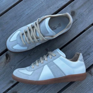 Mason Margielas - Snygga vita sneakers från Maison Margielas i bra skick!