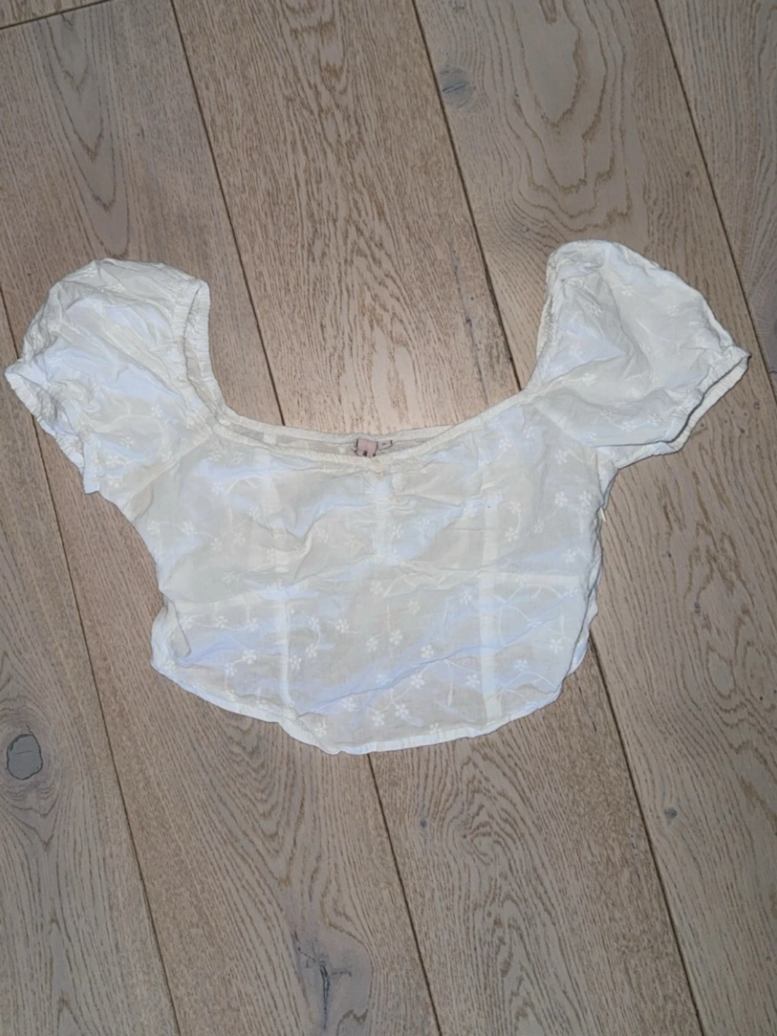Vit croppad blus med puffärm - 2