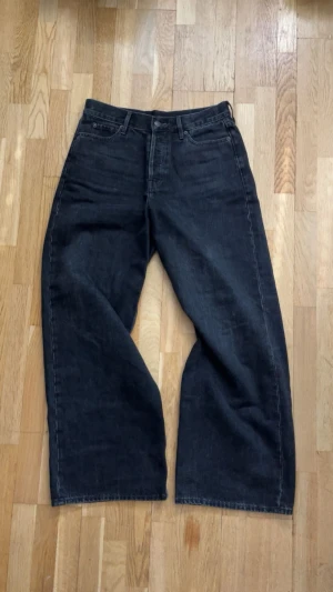 Acne studios 1981 Jeans - Acne studios jeans, knappt burit dem så dem är som nya. Lite för korta för mig. Skriv för intresse och mer exakta mått