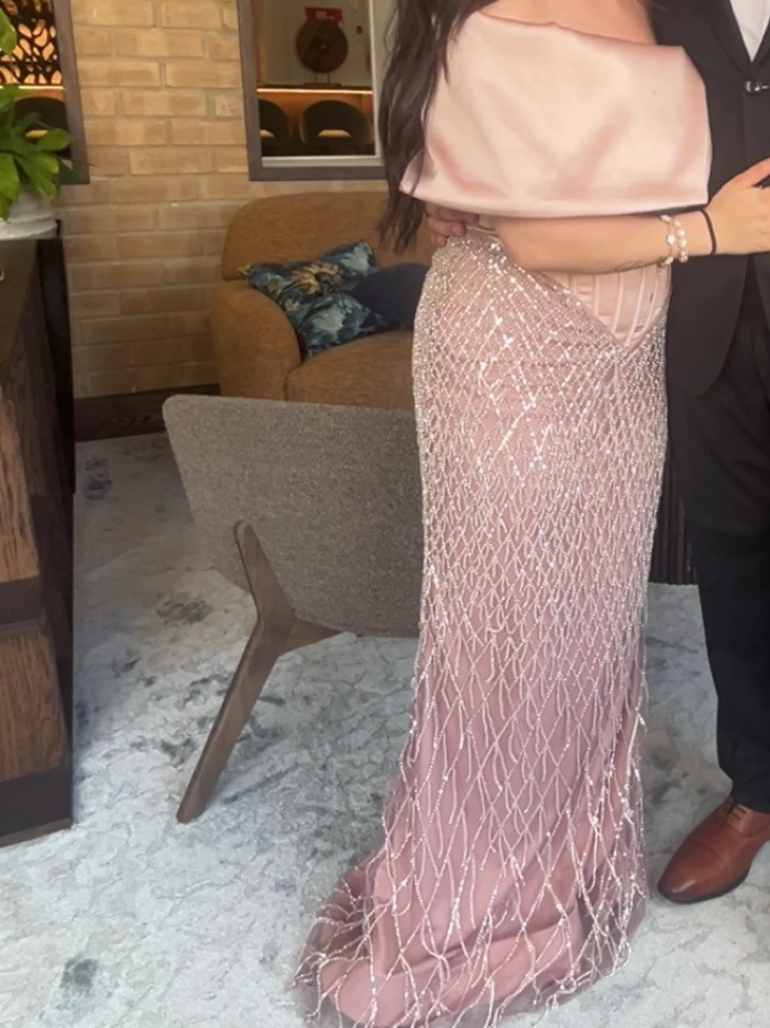 Lång rosa offshoulderklänning - 1