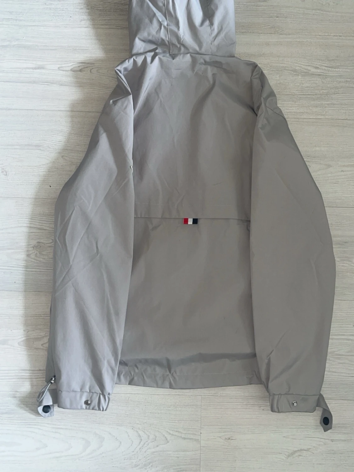 Grå vindjacka från Moncler - 4