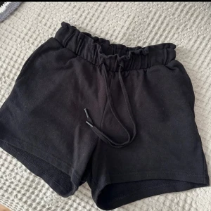 Svarta mjukis shorts - Inte använts. 