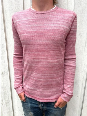 Långärmad Hollister Tröja - En lite mer unik tröja som passar perfekt till sommaren! Märket är Hollister, storleken är S, modellen är 178 cm och väger 68 kg. Hör av dig vid frågor! 