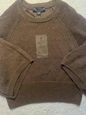 Zara Topp - Säljer denna då den aldrig kom till användning. Har bara testats och har lappen kvar. Kom privat för fler frågor💕