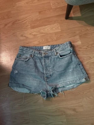 Bershka shorts  - Jeansshorts från Bershka Öppen för bud vid snabb affär. Paketpris vid köp av flera plagg. 🎀