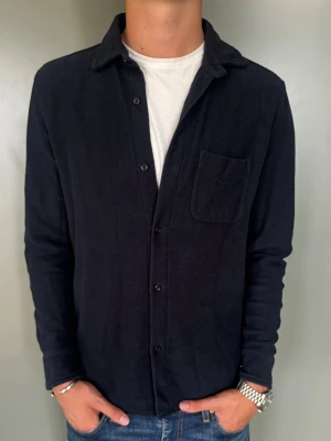 Blå overshirt - Strl - M | Skick 10/10 | Nypris - ca 1200kr | Vid minsta lilla fundering är det bara att skriva!