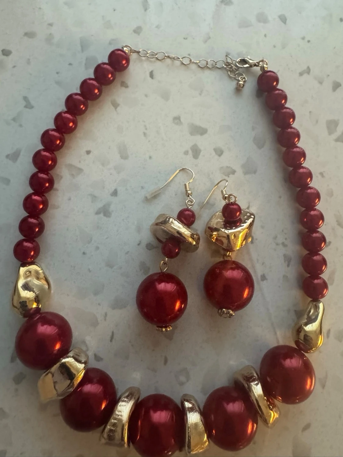 Rött pärlset med halsband och örhängen - 2