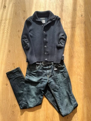 Stickad cardigan från catbalou - Säljer riktigt snygg stickad cardigan från Catbalou 🙌   Storlek: L men passar S/M  Skick: 9/10 🔥  Använd få gånger men har pyttelite slitningar på muddar   Perfekt nu när våren börjar komma!  💬Skriv vid frågor! 💸 Pris kan diskuteras vid snabb affär! 📦 Skickas snabbt! 