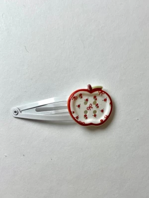 Äpple hårklämma - Knapp äpple hårklämma🍎kommer med gåvor🍀finns i fler färger
