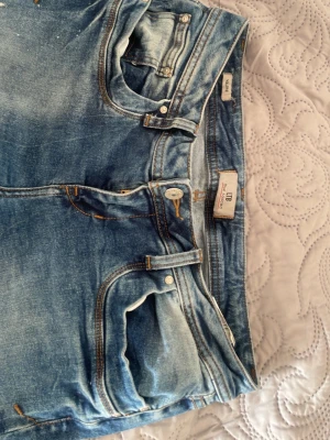Blå slitna jeans från LTB - Modellen valerie. Waist 30❤️passar ungefär en M