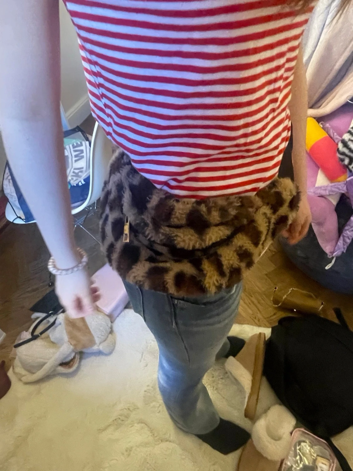 Leopardmönstrad fluffig handväska