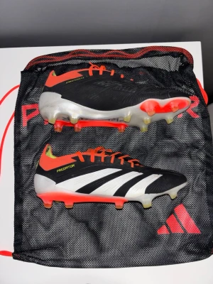 Adidas Predator fotbollsskor svart/röd (Solar Energy) - Snygga Adidas Predator fotbollsskor i svart, vitt och rött. Säljer ett par nästan nya Adidas Predator fotbollsskor. Använda väldigt lite, i fint skick. Säljes då de inte är passbara. 