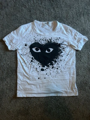 Cdg t-shirt - Knappt använd. 