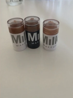 Milk Makeup foundation sticks 3-pack - Säljer en för 75 spänn 