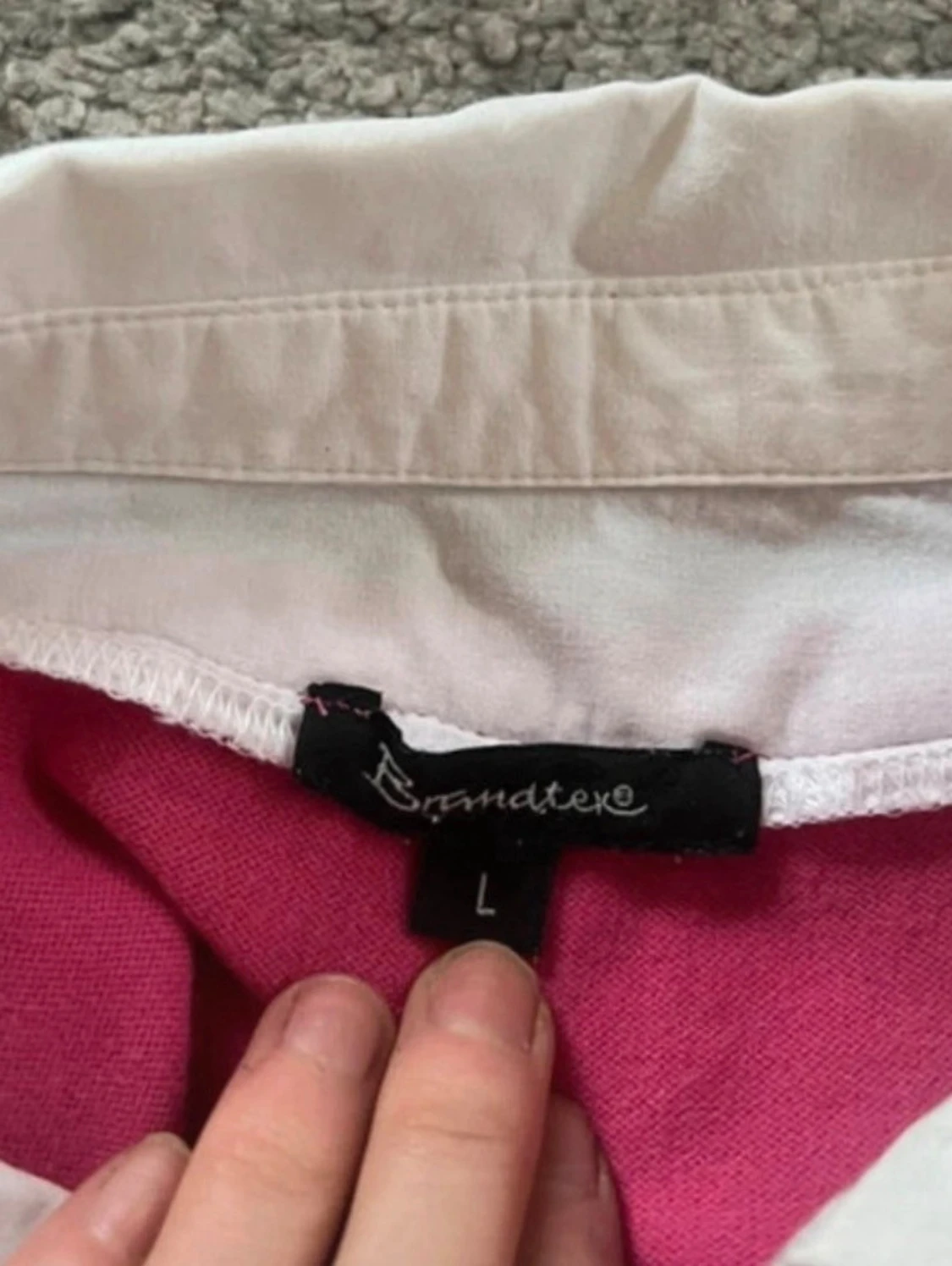 Rosa tröja med vit krage - 4