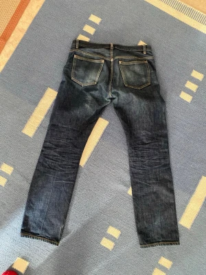 A.P.C New standard 31 - Repererat bältöggla där bak och längden har blivit professionellt avkortat, se bild för referens. Nypris ca 2600